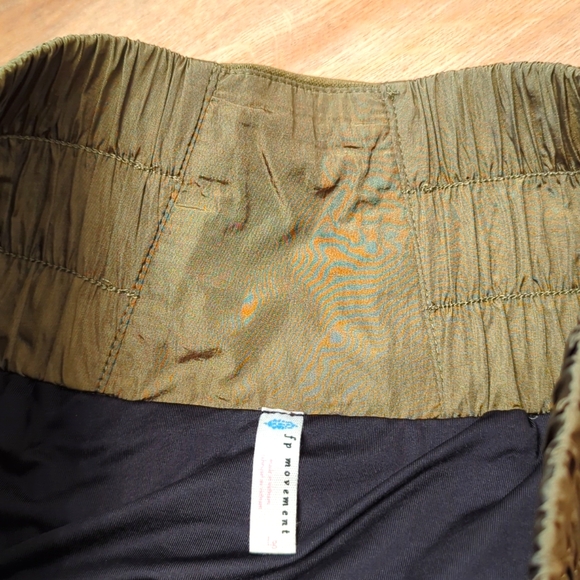 EUC Free People - The Way Home Shorts by FP Movement, Army Green, L - Picture 8 of 13